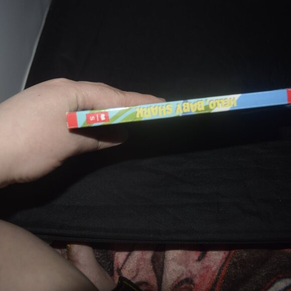 Hello, Baby Shark (A Baby Shark Book) - Picture 4 of 4